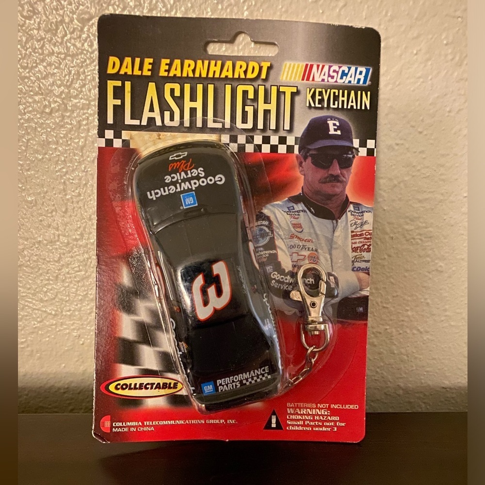 🏁 New Dale Earnhardt NASCAR Flashlight Keychain | #3 Goodwrench Collectible